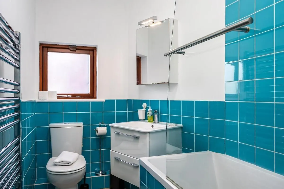 Апартаменты Chic 2Bed With Canal Views-15 Min To Kilmainham Gaol Дублин